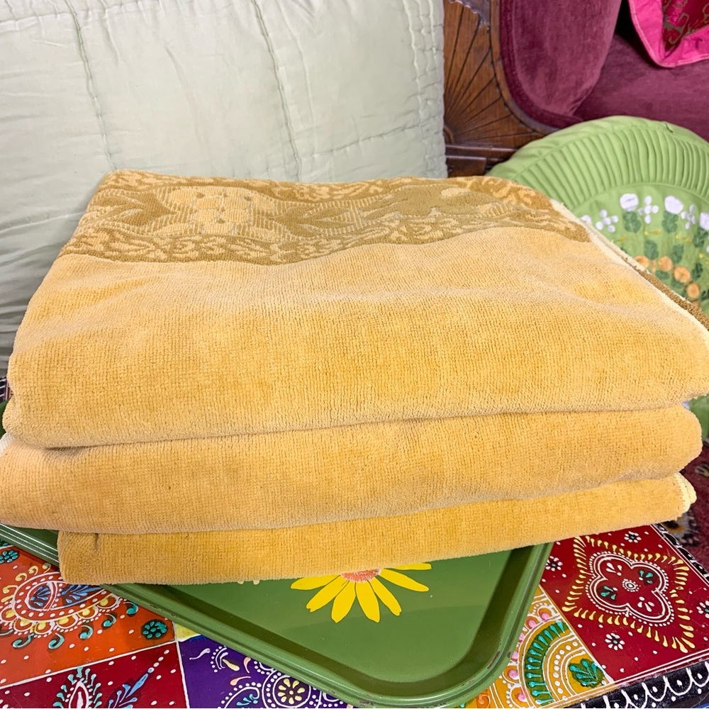70s Utica Towels Harvest Gold set of 3